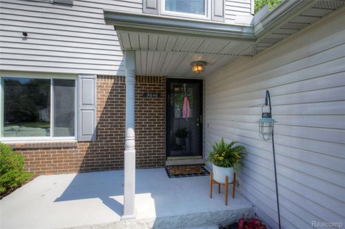 5646 New Meadow Dr, Ypsilanti, MI, 48197-7165 | Card Image