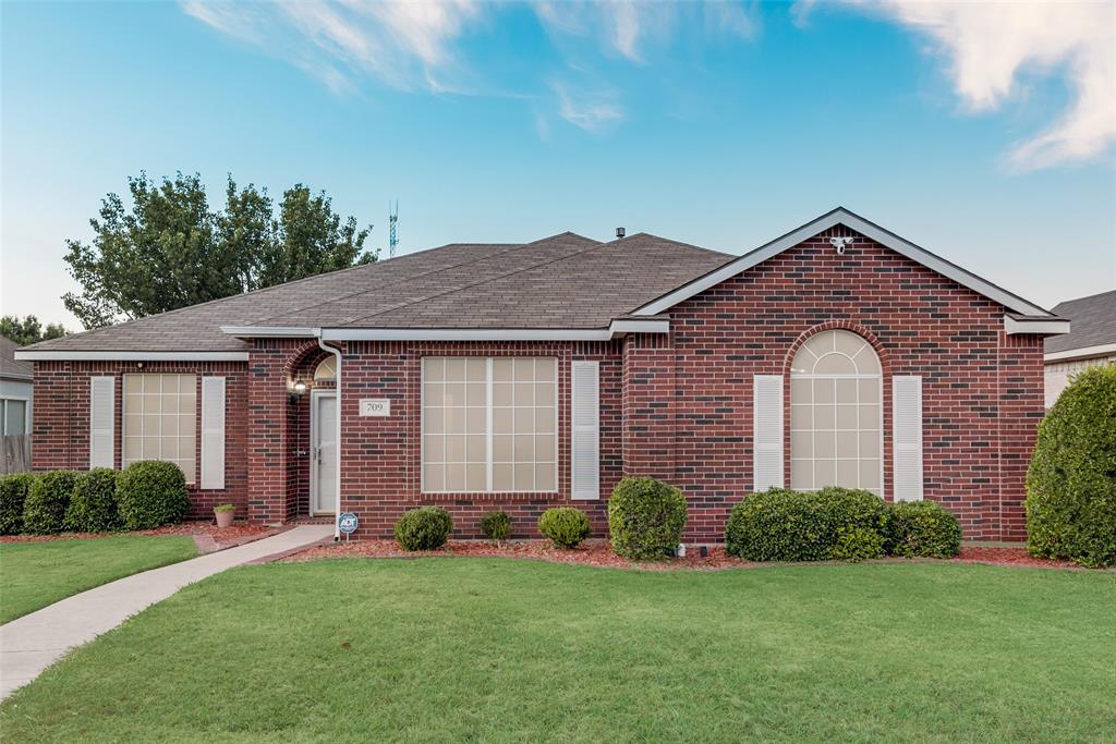 Longleaf Dr, Desoto, TX 75115