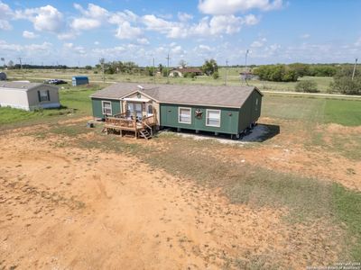 207 Persimmon Dr, House other with 3 bedrooms, 2 bathrooms and null parking in Pleasanton TX | Image 3