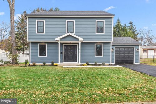 215 N Franklin St, DOYLESTOWN, PA, 18901-3549 | Card Image