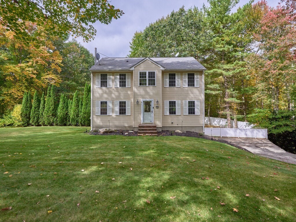 Rochdale St, Auburn, MA 01501