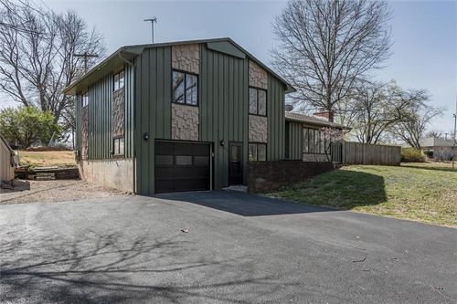 608 E 14th Ter, Ottawa, KS, 66067-3614 | Card Image