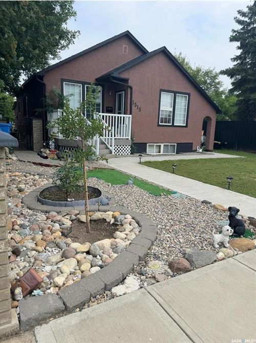 1515 2nd St, Estevan, SK, S4A0M7 | Card Image
