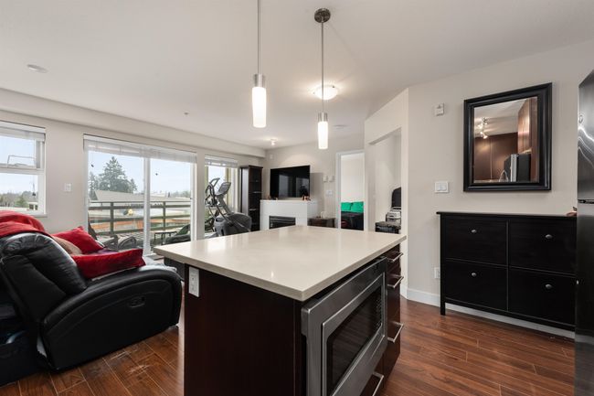307 - 15795 Croydon Dr, Condo with 1 bedrooms, 1 bathrooms and 1 parking in Surrey BC | Image 8