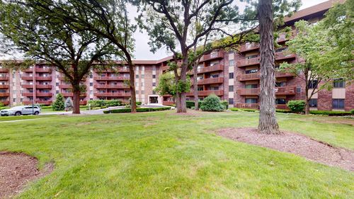 apt-205-120 Lakeview Dr, Bloomingdale, IL, 60108-1115 | Card Image