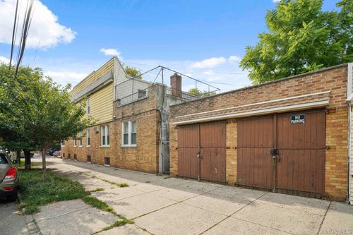 70 66th Pl, Glendale, NY, 11385-6509 | Card Image