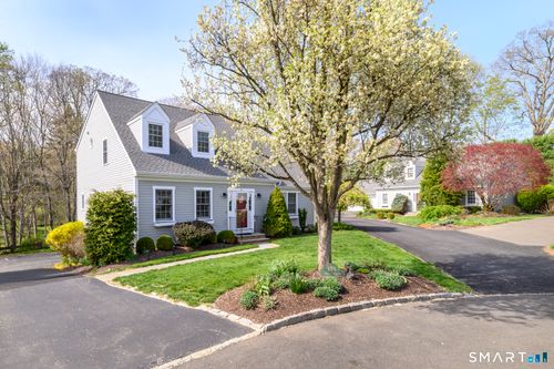 121-121 Crosby St, Fairfield, CT, 06825-1072 | Card Image