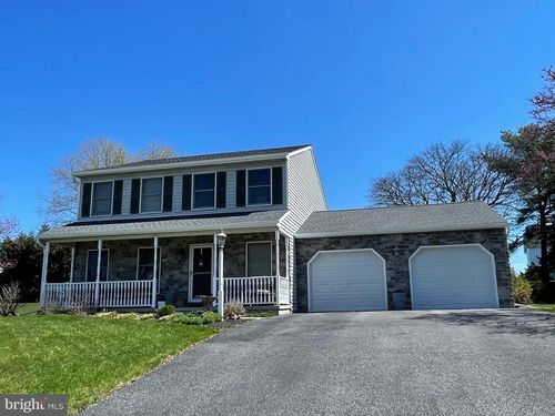 215 Steffie Dr, MOUNT WOLF, PA, 17347-9798 | Card Image