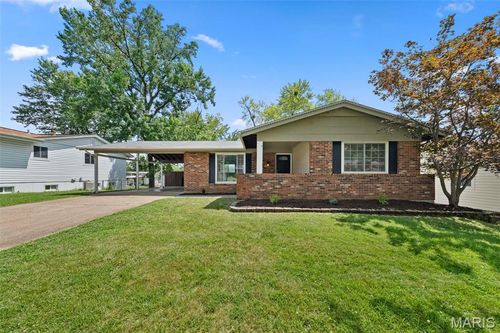 2556 Wesglen Estates Dr, Maryland Heights, MO, 63043-4130 | Card Image