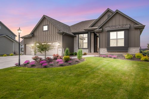 5519373 Red Crown Ln, Menomonee Falls, WI, 53051 | Card Image