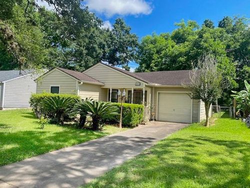 632 Kyle St, Angleton, TX, 77515-3403 | Card Image