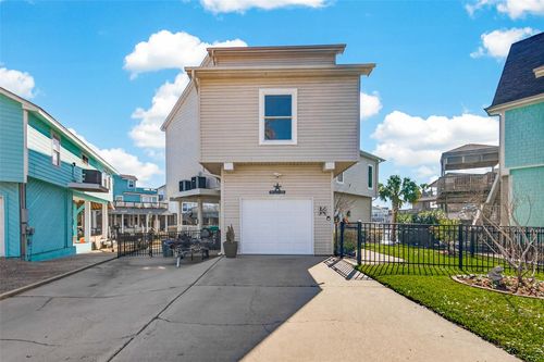 207 Lokai St, Tiki Island, TX, 77554-6161 | Card Image