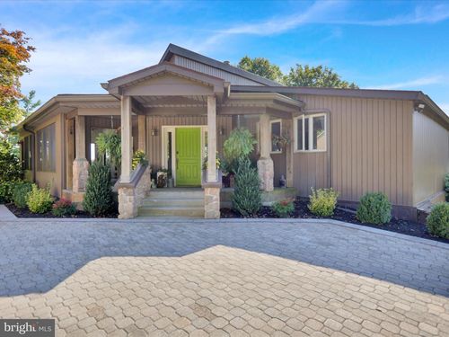 329 Wolf Creek Rd, BERNVILLE, PA, 19506-8698 | Card Image