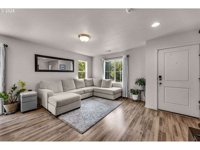 Living Room | Image 15
