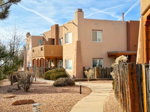 815-2210 Miguel Chavez Rd, Santa Fe, NM, 87505-6953 | Card Image