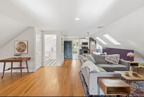 b-30 Graves Ave, Northampton, MA, 01060-3204 | Card Image