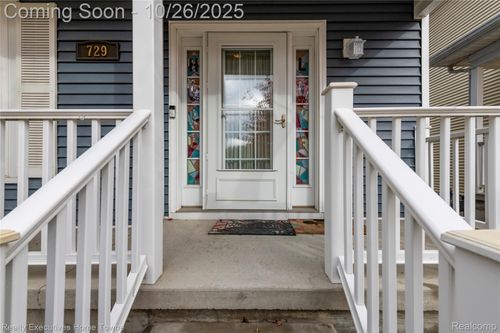 729 Oak St, Port Huron, MI, 48060-6333 | Card Image