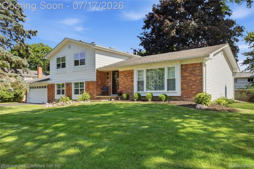 5569 Tadworth Place, West Bloomfield Charter Township, MI, 48322 | Card Image