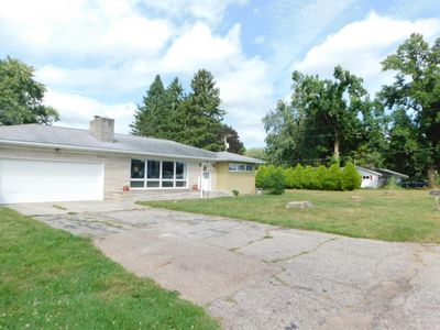 310 W Edgar Bergen Boulevard, House other with 2 bedrooms, 1 bathrooms and null parking in Decatur MI | Image 1