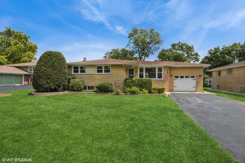 8615 Dunbar St, Willow Springs, IL, 60480-1137 | Card Image