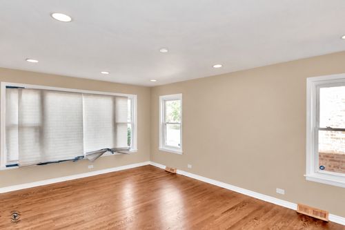 7803 S Champlain Ave, Chicago, IL, 60619-3005 | Card Image