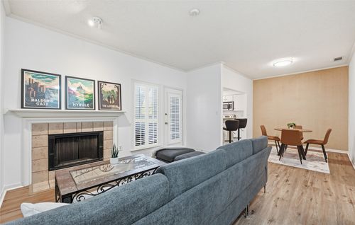 2004-8600 Coppertowne Ln, Dallas, TX, 75243-8056 | Card Image