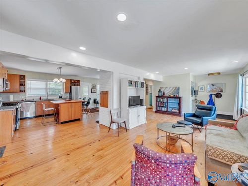 706 Meadowview St, Athens, AL, 35611-4745 | Card Image