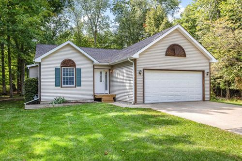 10264 Hardwood Trl, Perrinton, MI, 48871-9693 | Card Image