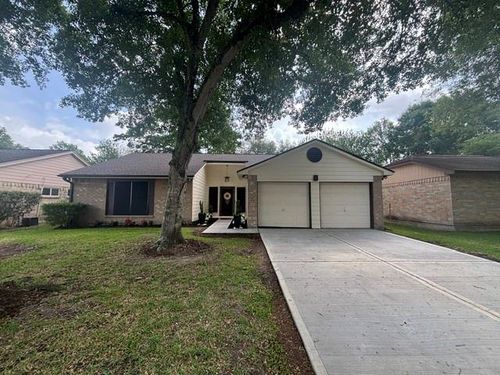 122 Greenshire Dr, League City, TX, 77573-4307 | Card Image