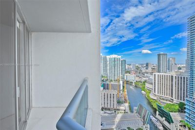 3208 - 475 Brickell Ave, Condo with 0 bedrooms, 1 bathrooms and null parking in Miami FL | Image 1