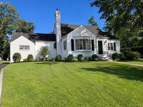 68 Woodbine Rd, Roslyn Heights, NY, 11577-1619 | Card Image