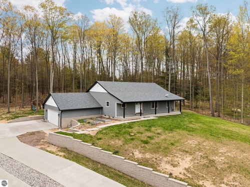 4214 Antioch Dr, Mesick, MI, 49668-9554 | Card Image