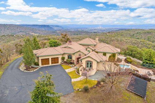 7762 Old Stage Rd, Central Point, OR, 97502-9717 | Card Image