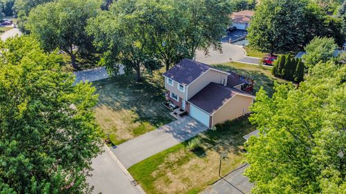 180 Dolores St, Oswego, IL, 60543-9121 | Card Image