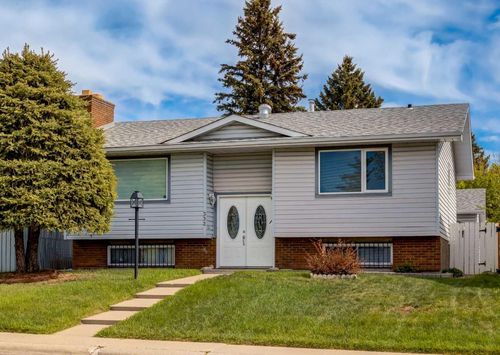 332 Pinemont Road Ne, Calgary, AB, T1Y1V7 | Card Image
