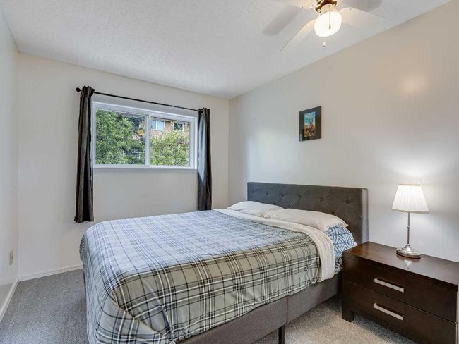 683 Strathcona Dr Sw, House other with 4 bedrooms, 3 bathrooms and 4 parking in Calgary AB | Image 24