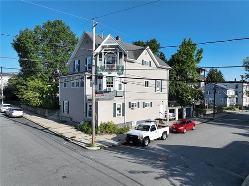 470 Willow St, Woonsocket, RI, 02895-9606 | Card Image