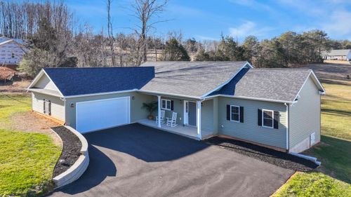 81 Belvoir Dr, Moneta, VA, 24121 | Card Image