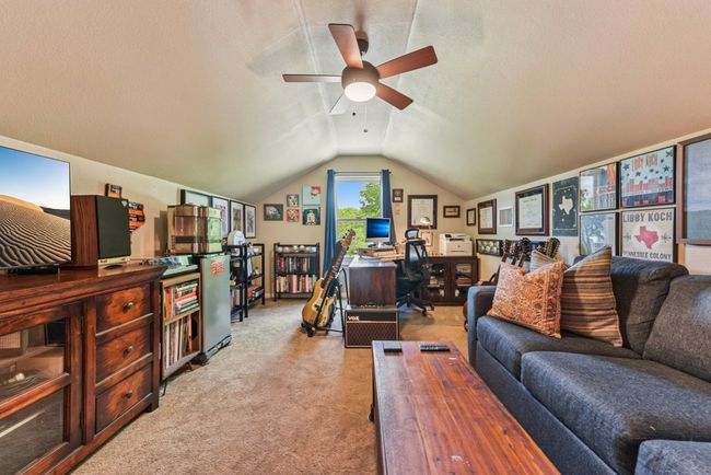Bonus family area or office. | Image 28