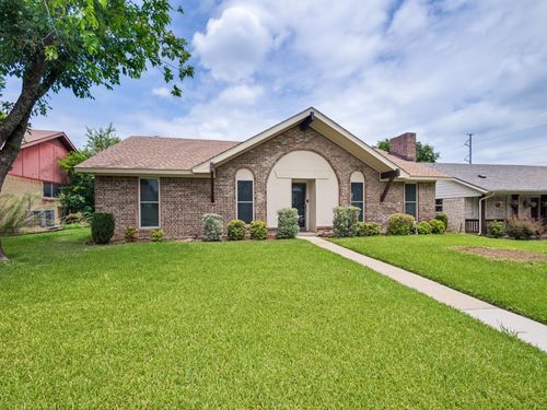 1607 Glenhill Ln, Lewisville, TX, 75077-2728 | Card Image