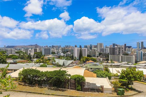 1952 Nehoa Pl, Honolulu, HI, 96822-3068 | Card Image