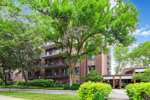 a605-9558 Gross Point Rd, Skokie, IL, 60076-4300 | Card Image