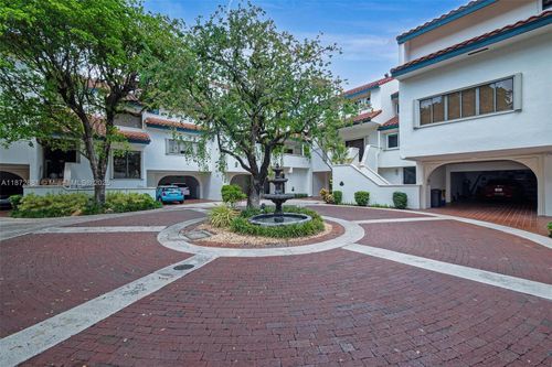 apt-72-2000 S Bayshore Dr, Miami, FL, 33133-3252 | Card Image