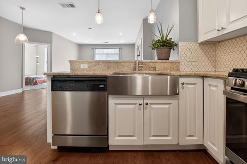 2134-300 W Elm St, CONSHOHOCKEN, PA, 19428-1811 | Card Image