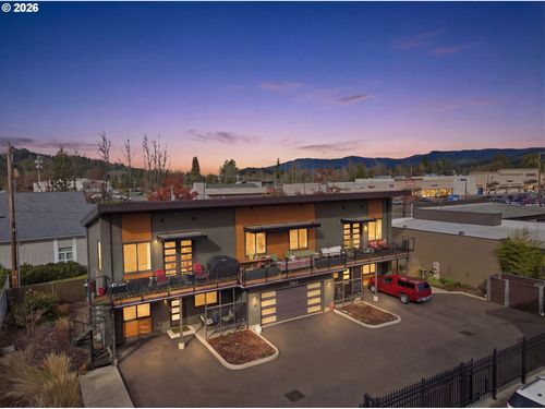 1308 E Main St, Cottage Grove, OR, 97424-2236 | Card Image