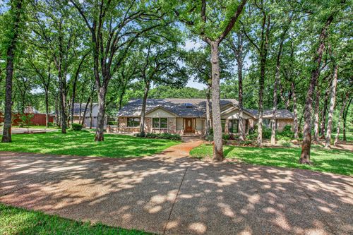 1607 N Main St, Euless, TX, 76039-2341 | Card Image