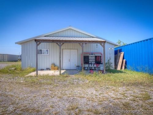 740 Highway 75, Mounds, OK, 74047-4985 | Card Image