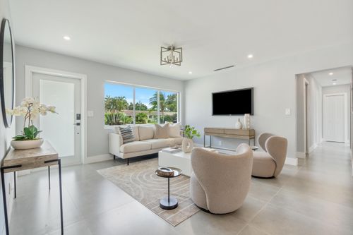 324 Ne 28th St, Wilton Manors, FL, 33334-2032 | Card Image