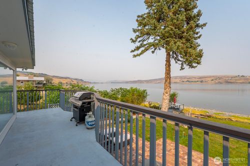314 Lakeshore Dr, Soap Lake, WA, 98851-9226 | Card Image