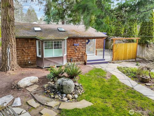 13722 Interlake Ave N, Seattle, WA, 98133-7104 | Card Image